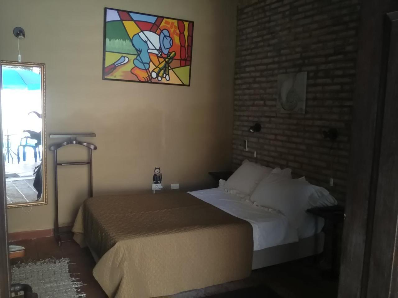 Black Cat Hostel อะซุนซิออง ภายนอก รูปภาพ